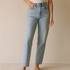 American Eagle High Rise Mom Jeans Light Wash Size 10